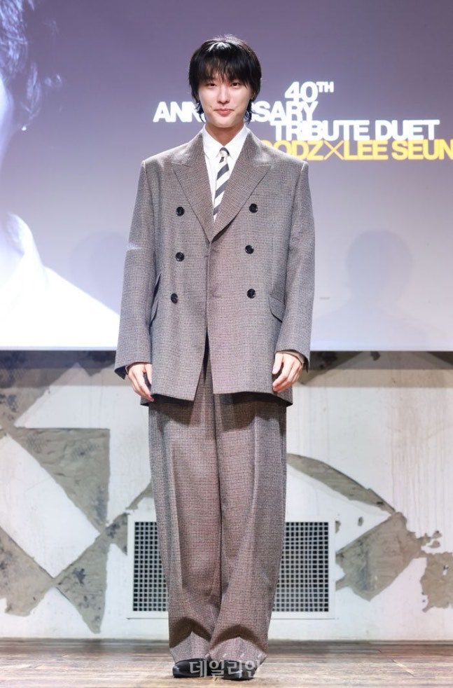 w8dz5's tweet photo. 웃음을 참을 수 X https://t.co/bKRFYUKb6M