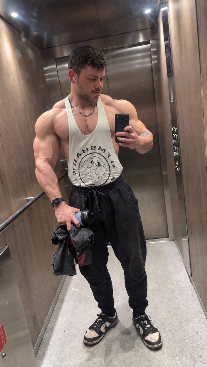 MancMuscleMan's tweet photo. Give yourself over to your muscle god https://t.co/FtPiYIkPWW