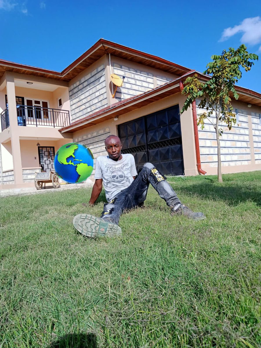 Kotsocha_ke's tweet photo. First of all ndugu I am not poor,,this is one of the houses I own in Nairobi plus other assets I don't want to disclose online.
Now imagine how KOT Socha is wealthy. https://t.co/hufPOojAcP