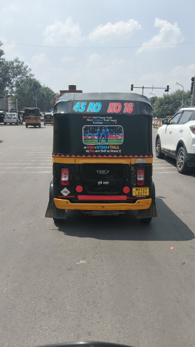 himalayanbouy_'s tweet photo. Craze of @ImRo45 and @imVkohli bhai.. accross the world and Pune never disappoint.
#RoKo
@virendersehwag @harbhajan_singh @IrfanPathan https://t.co/kWhjLw924c