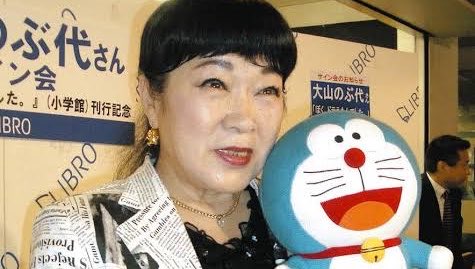 knightma310's tweet photo. 大山のぶ代さんがチョット喉が荒れた状態で『ドラえもん』の収録に臨んだ。

本人も「ちょっと違うけど大丈夫」と思っていたら、

この回を視聴していた子どもたちから

「ドラえもんの風邪、早く良くなってね」とファンレターが山のように押し寄せて

「この仕事をしているウチは絶対に風邪をひかないように」と

細心の注意で喉をケアしていた、とご本人が語っていた。