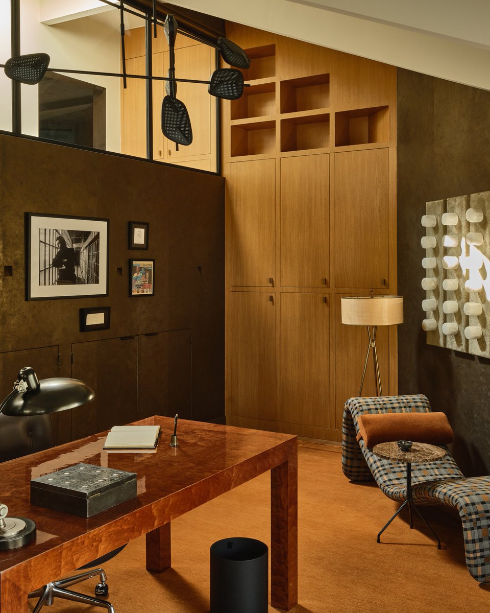 interiorsuckerr's tweet photo. A Comedian Anthony Jeselnik's modernist Hollywood Hills home designed by Riccio Vidaurre Design https://t.co/TZgWFT45IK