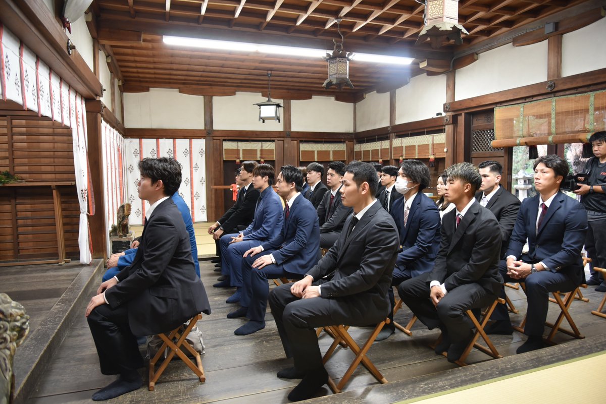 alvamososaka's tweet photo. 【必勝祈願⛩️】

9/26(土)、高石神社にて2026-27シーズンの必勝祈願を実施しました。

監督・選手・クラブスタッフが参列し、
2026-27シーズンの必勝とクラブの発展を祈願しました。

今シーズンも熱い応援をよろしくお願いします！

#アルバモス大阪高石
#リーグH #handball https://t.co/SZBaMb5tdE