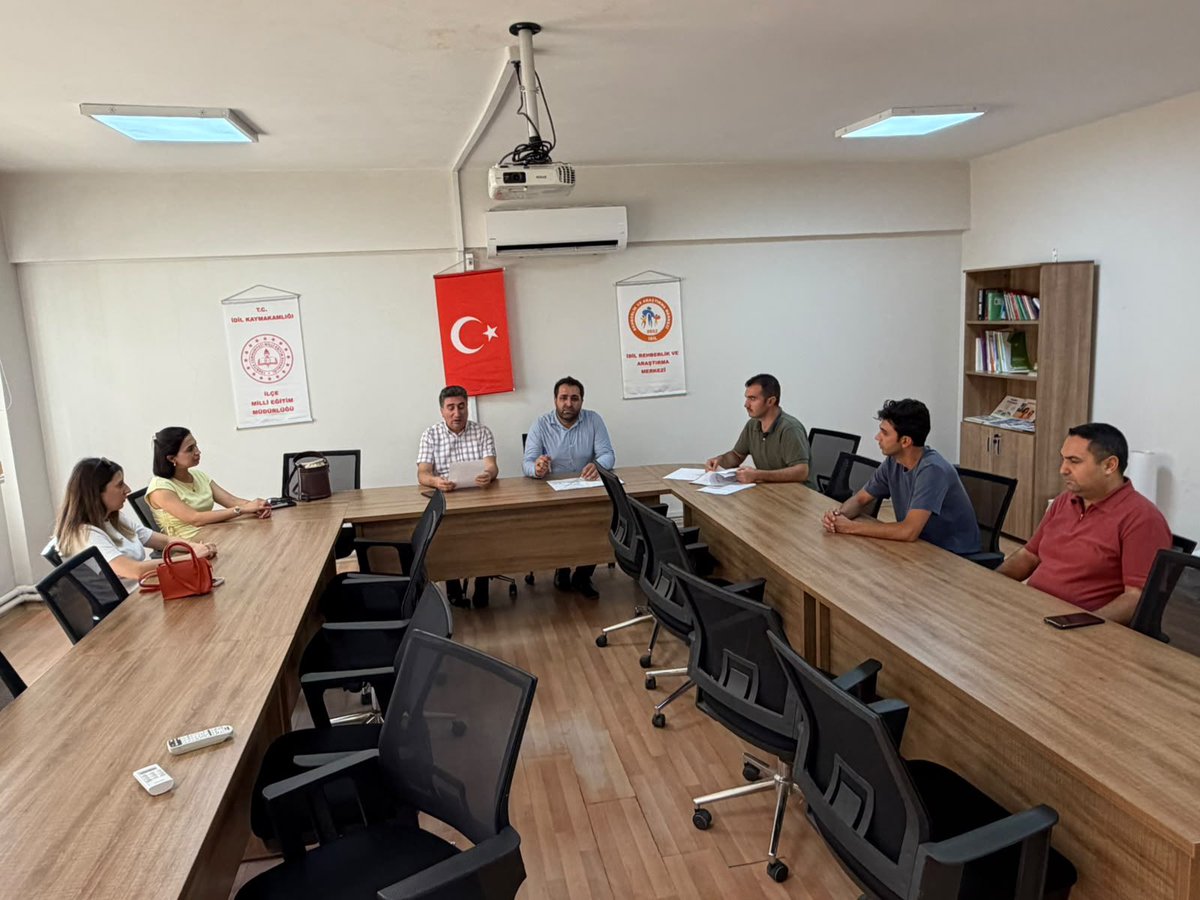 idilram's tweet photo. 2026-2027 Eğitim Öğretim Yılı Sene Başı İlçe Psikososyal Koruma, Önleme ve Krize Müdahale Ekibi Toplantısı, İlçe Milli Eğitim Şube Müdürümüz Sayın Mehmet Budak başkanlığında, İdil RAM Müdürümüz Sayın Selman Karaaslan ve ekip üyelerimizin katılımıyla gerçekleştirildi. https://t.co/xx2d8ThO3i