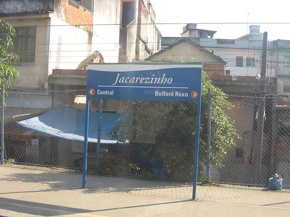 Portal_Olaria's tweet photo. Toda vez que eu comento sobre bairros insalubres, tenho um bom alcance.

Aproveitando esse hype, quero criar uma competiçãozinha para eleger o pior bairro do Rio de Janeiro!

Na opinião de vocês, quais são os piores bairros do Rio? 👇🏽👇🏽

(Foto ilustrativa) https://t.co/a7OpmHYuNF