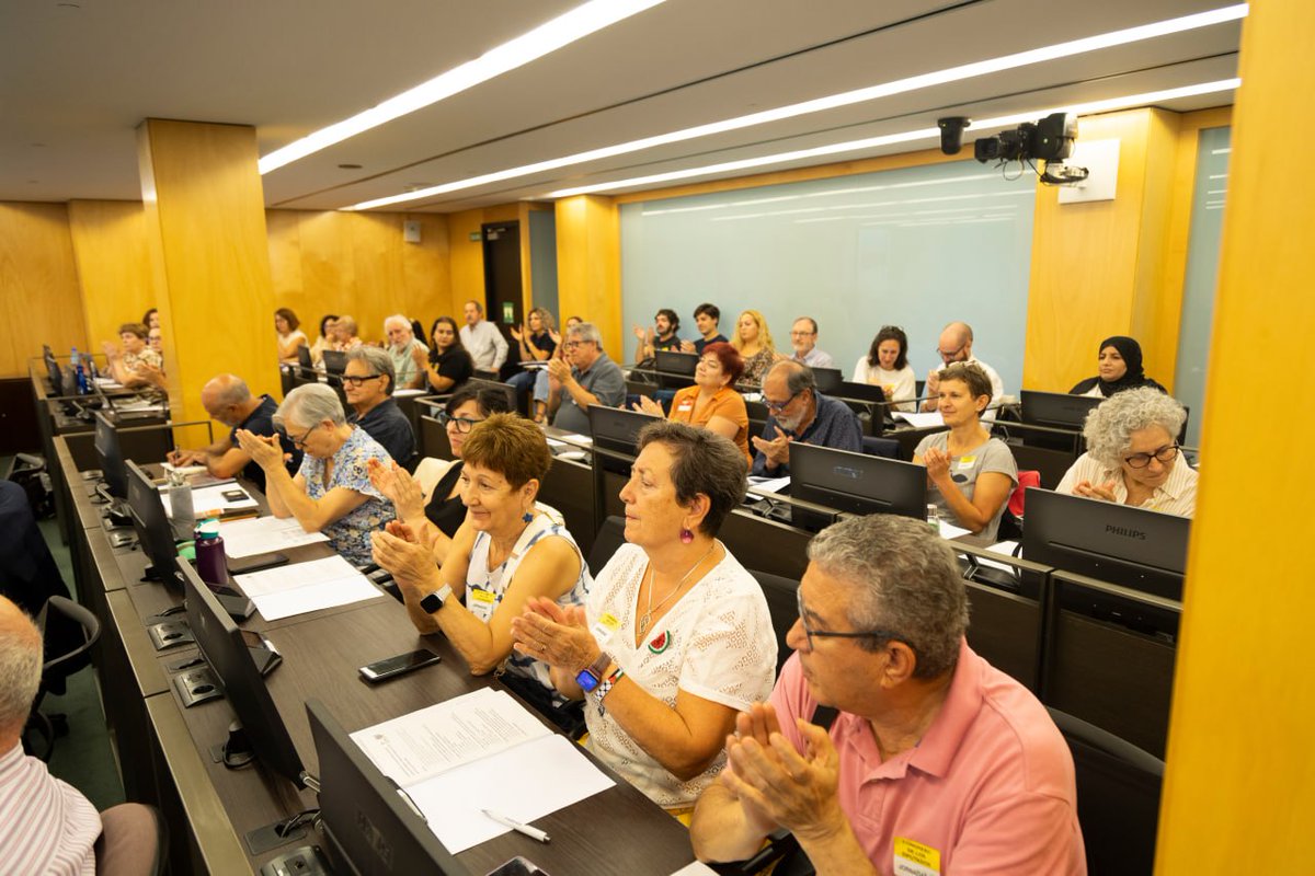 IzquierdaUnida's tweet photo. 🏘 Barrios vulnerables y pobreza estructural.

Ayer celebramos una jornada parlamentaria con representantes vecinales, organizaciones sociales y expertos.

Abordamos la situación de los barrios vulnerables, sus necesidades y las propuestas para avanzar hacia una ley integral. https://t.co/bEc8d2gQyL