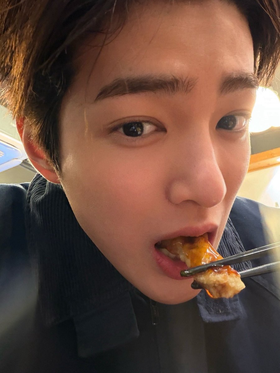 AnKono214's tweet photo. 먹는 것만 봐도 배불러 https://t.co/Oj9pTPgRml