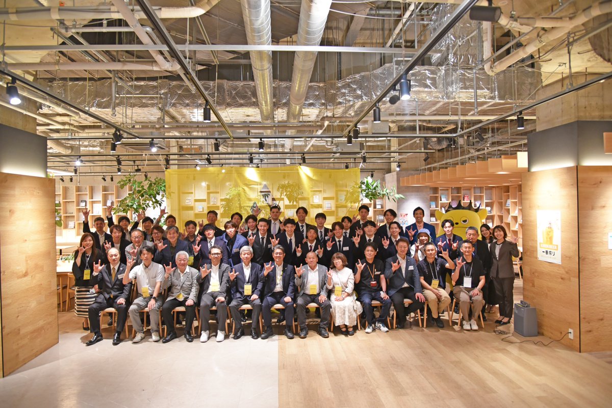 alvamososaka's tweet photo. 【スローオフパーティー🥂】

パートナー企業様や関係者の皆様をお招きし、2026-27シーズンに向けた選手・スタッフのお披露目を行いました。

多くの皆様に支えていただいていることを改めて実感し、選手・スタッフ一同、より一層気を引き締める機会となりました。

#アルバモス大阪高石 https://t.co/sDgI6UIPQ1
