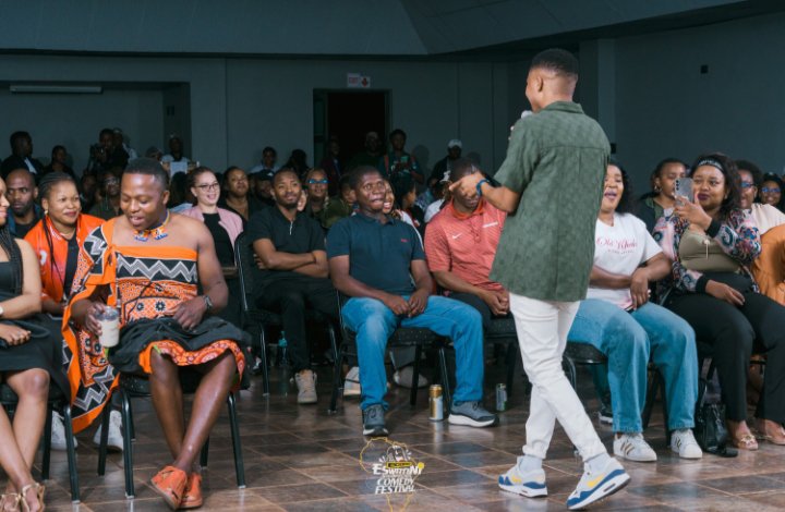 BuhleBakaNgwane's tweet photo. Laughing out loud at the
Eswatini International Comedy Festival
🤩🎉💥🥳
@DrShakes_SD
📸: ECOFEST
#faces #comedyfest #eswatini #laughs #fun #vibes https://t.co/eQZSupbZNc