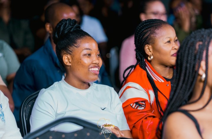 BuhleBakaNgwane's tweet photo. Laughing out loud at the
Eswatini International Comedy Festival
🤩🎉💥🥳
@DrShakes_SD
📸: ECOFEST
#faces #comedyfest #eswatini #laughs #fun #vibes https://t.co/eQZSupbZNc