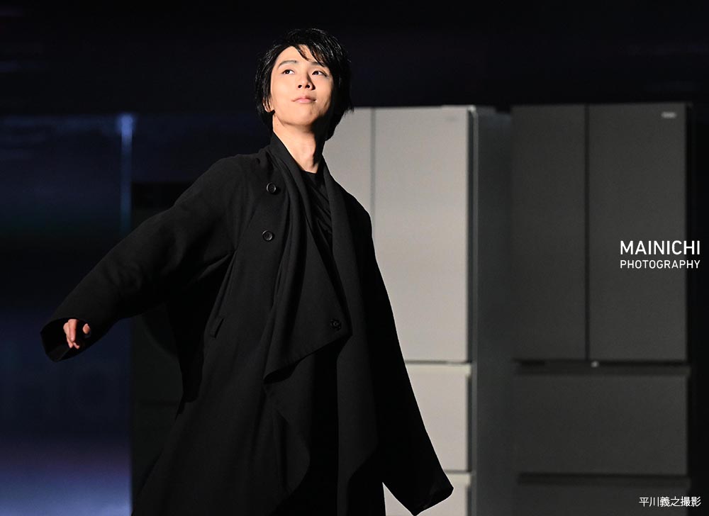 mainichiphoto's tweet photo. プロスケーターの羽生結弦さんが、ブランドアンバサダーを務める家電大手「ハイアール」とブランド「AQUA（アクア）」の新製品発表会に登場。スケートリンクで華麗な滑りを披露しました。
写真特集→https://t.co/jrmF2TmNck https://t.co/rVd0oc8yyo