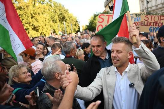 tothcsabatibor's tweet photo. In a normal democracy, Tisza in Hungary would face an early political challenge, according to developments in 5 months:

Central Statistical Office data shows the volume of domestic investments decreased by 9.1% 

construction production fell by 12.2%, with new construction contracts dropping by 24% within that data
 
the government abolished the protected fuel price, so a fillup 40-50 HUF more expensive for petrol, and 80-90 forints for diesel 

since agricultural machinery and trucks run on diesel, the price hike will show up in food prices 

the government abolished the discounted 3% loan for small businesses (EU regulation: unfair competitive advantage and whatnot)

they're phasing out centrally enforced price caps in stores, so staple foods are getting more expensive
 
the government is working on "reforming" the utility price reduction scheme—(that is, abolishing it, by all intents and purposes)

Yet Hungary has no functional opposition. Legitimate corruption trials so far successfully cripple Fidesz's capabilites to really fight back, and the issues arising are partially a product of the limits of their economic model.

Hungary is in a limbo, and the new power struggles to consolidate.