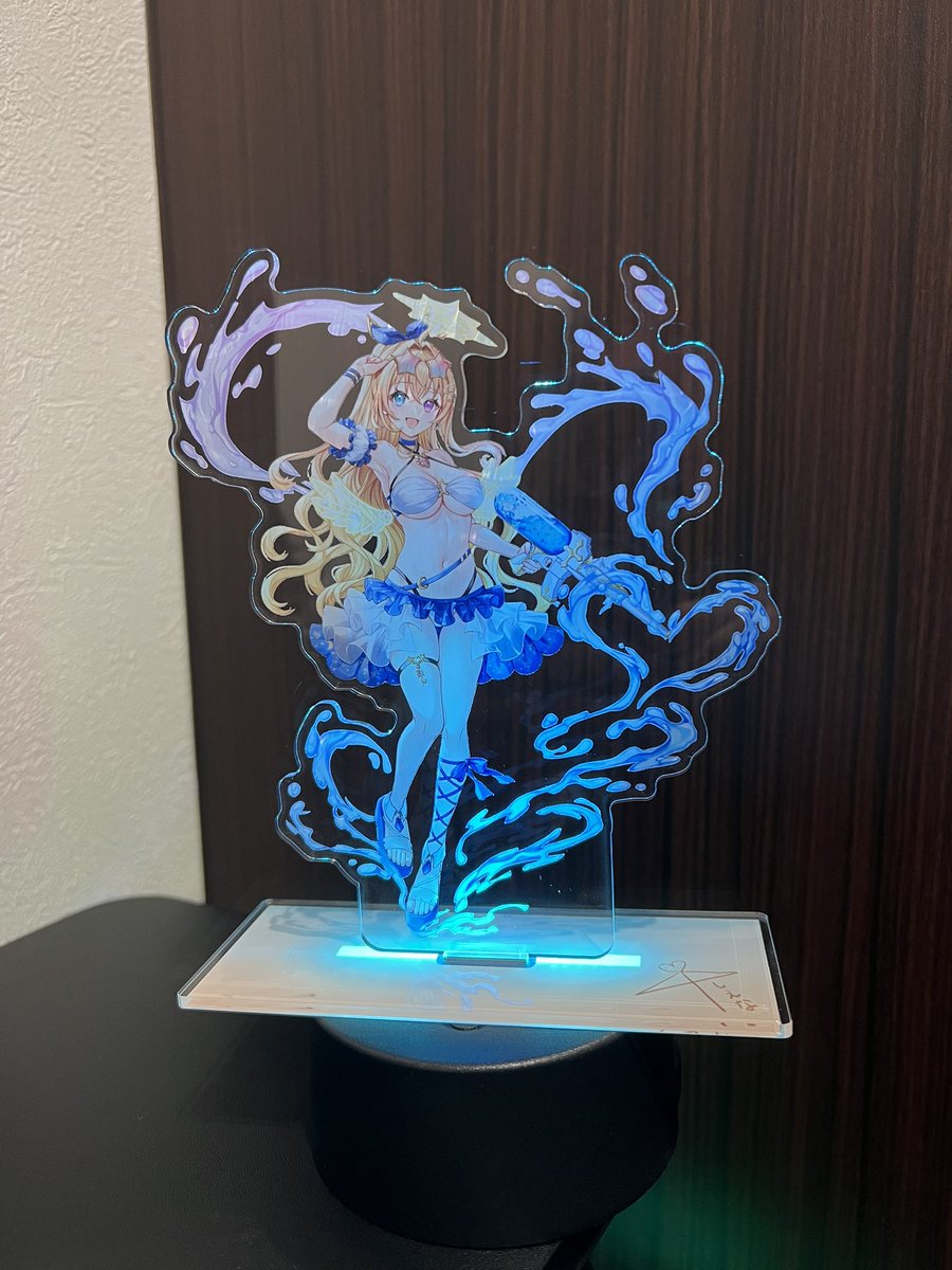 KokuTei1122's tweet photo. 3枚目のアクスタをお迎えしました❗️
左から書斎用、出張用、保存用になります
書斎用はライトアップで
☆꒰ঌ🩵華やかに🩷໒꒱°.*･*¨*･してみた
皆さんはどう飾りますか？
39カード1枚1枚丁寧に書いててシエナの優しさが伝わりますね😊
#シエナ見て https://t.co/LL252Ih7hK