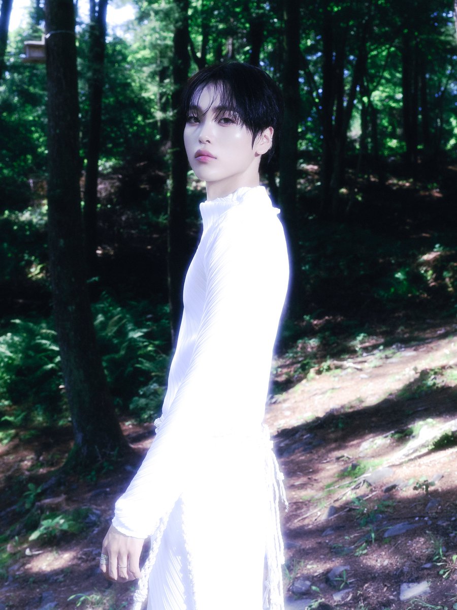 CRAVITYstarship's tweet photo. CRAVITY EP [sonorous]
MV PREVIEW PHOTO🔉

#HYEONGJUN #형준

2026. 09. 30 WED 6PM (KST)

#CRAVITY #크래비티
#sonorous
#LOUDER https://t.co/6aw8MLIsO8