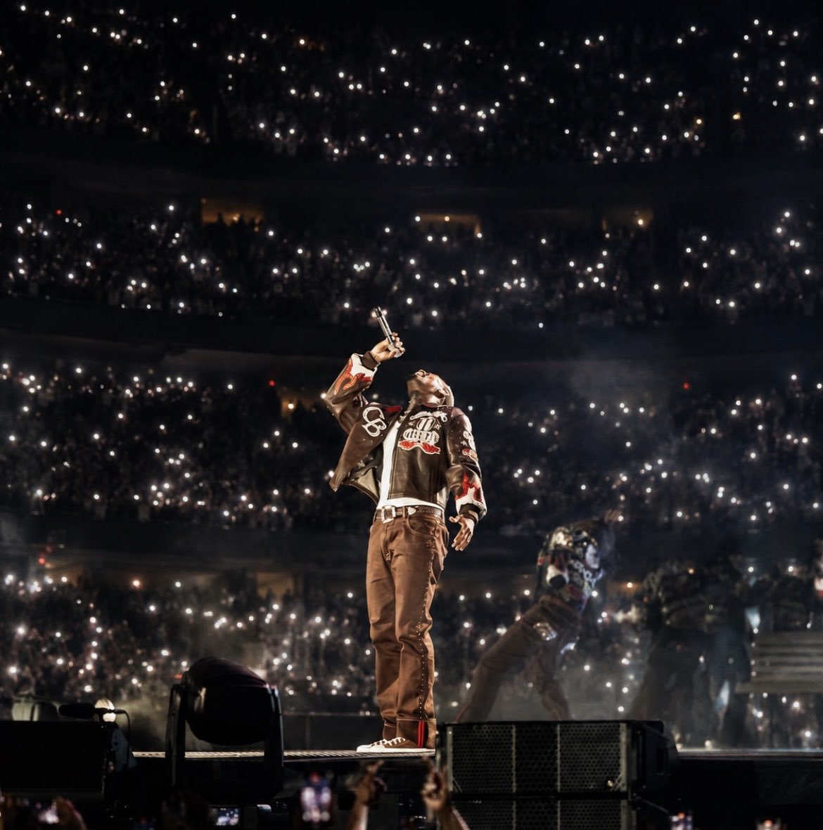 officialbrweex's tweet photo. Good times with amazing fans! ❤️🔥 Much love, Team Breezy! 🫶
#TeamBreezy #ChrisBrown #Breezy #FanLove #CBFans https://t.co/o1efAURk2F