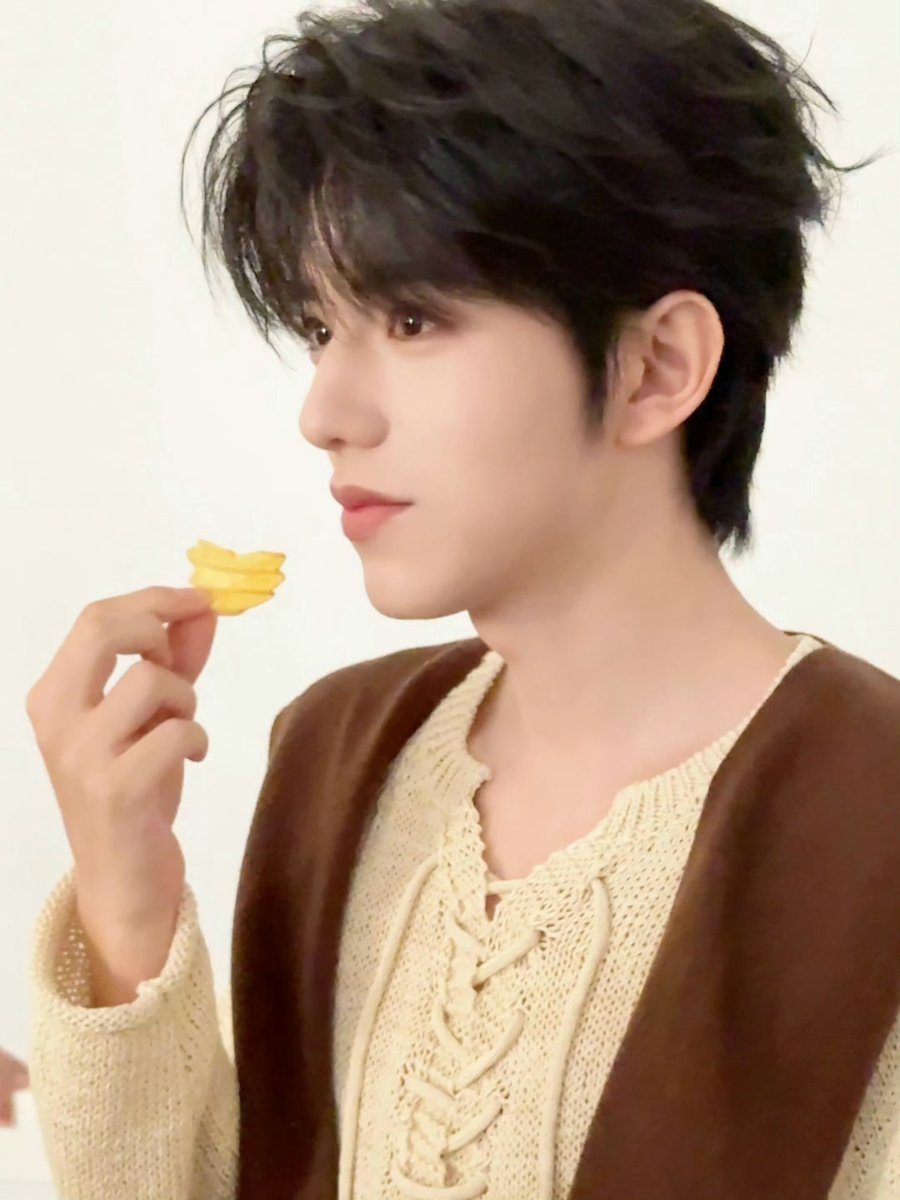 shuyuan_ph's tweet photo. [WEIBO]

260929 Shuyuan Weibo Update!

The weather is cool and autumnal～🍁
🔗https://t.co/voiyL8fbMt

#shuyuan #淑元 #yuyuan #shuyuanph https://t.co/loRBvOvE6V