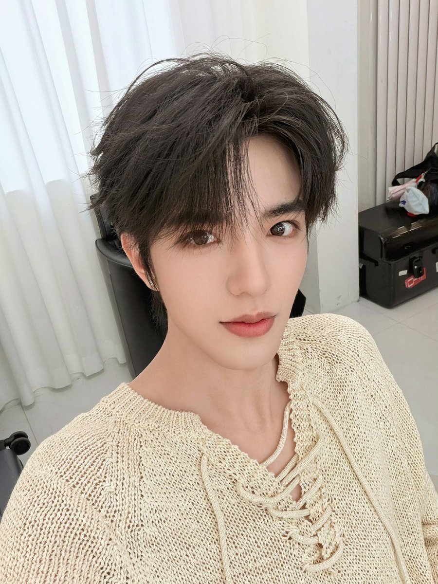 shuyuan_ph's tweet photo. [WEIBO]

260929 Shuyuan Weibo Update!

The weather is cool and autumnal～🍁
🔗https://t.co/voiyL8fbMt

#shuyuan #淑元 #yuyuan #shuyuanph https://t.co/loRBvOvE6V