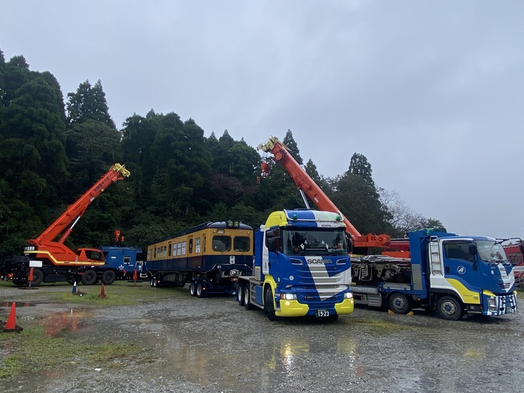 ABFM2200's tweet photo. 【活動報告更新】
2年前、921名の皆様のご支援により、デハ2211・2212を救出することができました。
2両と私たちにとって、3年目の保存の日々が始まりました。

https://t.co/bYOViogDrx

救うことから、守り続けることへ。
将来の帰還を見据え、修繕へご支援をお願いします
#小田急線2200形救出2周年 https://t.co/AZ5HoiRdXK