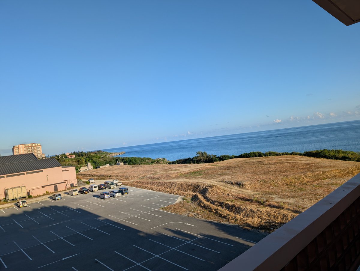 naozone's tweet photo. お宿の窓から宮古島南方の海を臨む。
日差しは少しマイルドだけど30℃超えのいいお天気。 https://t.co/5zDe969BzA