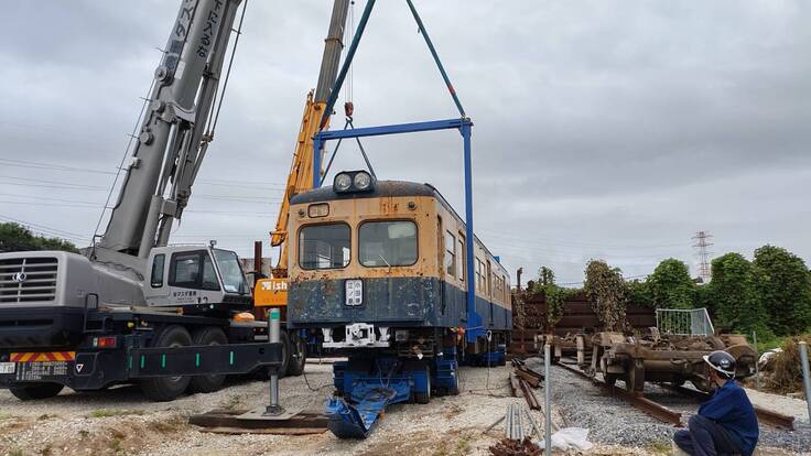 ABFM2200's tweet photo. 【活動報告更新】
2年前、921名の皆様のご支援により、デハ2211・2212を救出することができました。
2両と私たちにとって、3年目の保存の日々が始まりました。

https://t.co/bYOViogDrx

救うことから、守り続けることへ。
将来の帰還を見据え、修繕へご支援をお願いします
#小田急線2200形救出2周年 https://t.co/AZ5HoiRdXK