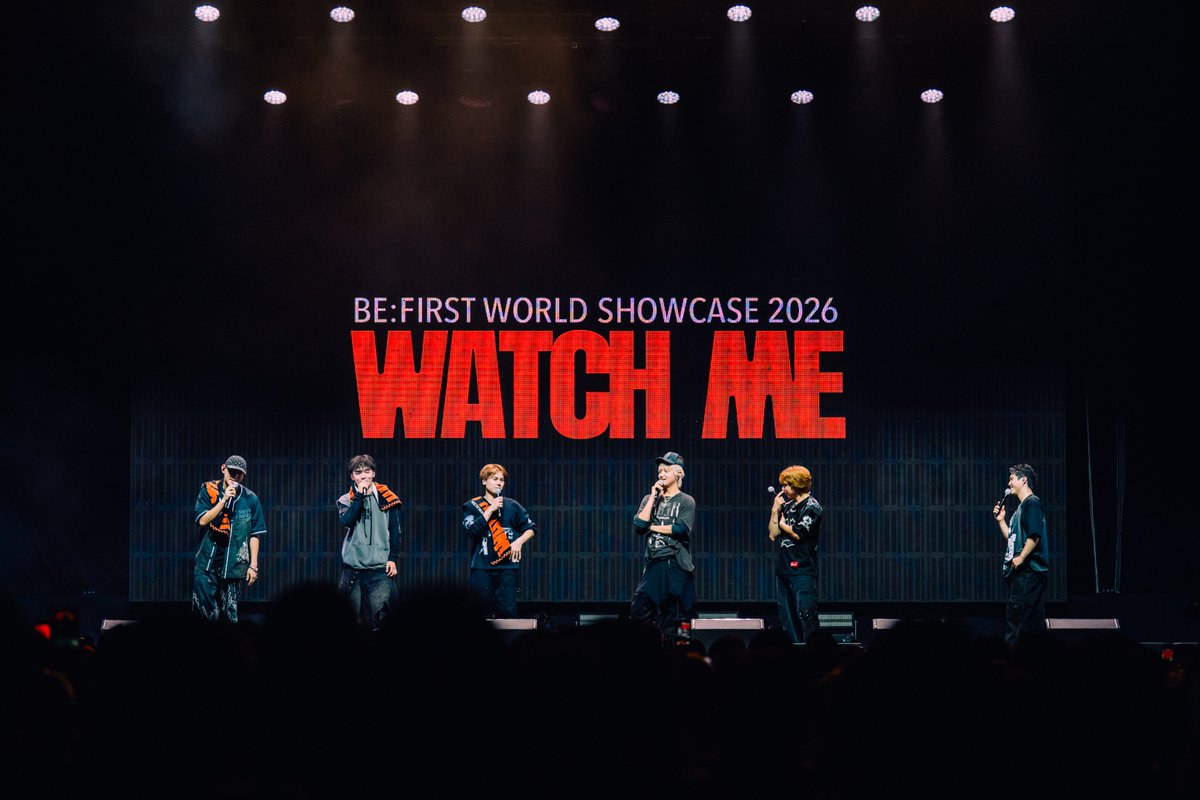 livenationth's tweet photo. 6 หนุ่ม BE:FIRST โชว์สเต็ปเท้าไฟ เสิร์ฟโชว์สุดปังให้ BESTY ไทยหายคิดถึงในคอนเสิร์ต BE:FIRST WORLD SHOWCASE 2026 “WATCH ME”

จบไปแล้วอย่างสวยงามกับคัมแบ็คคอนเสิร์ตครั้งใหม่ของเจบอยแบนด์ตัวตึงสายเพอร์ฟอร์ม “BE:FIRST”ที่กลับมาจัดคอนเสิร์ตเดี่ยวที่ไทยในรอบ 1 ปี 4 เดือน โดยในครั้งนี้ BE:FIRST WORLD SHOWCASE 2026 “WATCH ME” เป็นการกลับมาของ 6 สมาชิก SOTA, SHUNTO, MANATO, RYUHEI, JUNON, และ LEO พร้อมกับอีพีอัลบั้มใหม่ “WATCH ME” ซึ่งนับว่าเป็นอินเตอร์เนชั่นแนลอีพีอัลบั้มแรกของพวกเขา โดยนอกจาก BESTYจะเอ็นจอยไปกับเพอร์ฟอมานซ์สุดโหดตลอด 2 ชั่วโมงเต็ม ยังได้เห็นหนุ่มๆ ในภาพลักษณ์ใหม่ๆ ที่ไม่ใช่แค่วงไอดอล แต่กำลังก้าวสู่การเติบโตเป็นศิลปินระดับอินเตอร์อีกด้วย

เปิดโชว์ด้วย WATCH ME ซิงเกิ้ลล่าสุดที่เพิ่งปล่อยออกมาเมื่อไม่กี่วันที่ผ่านมา เรียกเสียงกรี๊ดจากแฟนๆ อย่างท้วมท้น ไม่ปล่อยให้เอนเนอร์จี้แฟนๆ ดรอป ไปต่อกับเพลงฮิตอีกมากมาย ทั้ง Boom Boom Back, GRIT, CAGALIOSTRO, Don’t Wake Me Up, Missing, PAPER SCARS Secret Garden, Grow Up, Sapphire, SOS, Stare In Wonder, Rondo, Masterplan, Mainstream, DEAD EYES EVERYWHERE, Sailing, Muchu, Blissful ปิดท้ายด้วยเพลงน่ารักๆ อย่าง Bye-Good-Bye และ I Want You Back และไม่ลืมที่จะส่งท้ายด้วยความมันส์ในช่วงเอนคอร์ด้วยซิงเกิ้ลใหม่อย่าง BRUCE WAYNE และ BE:FIRST ALL DAY

หลังจากจบการแสดง BE:FIRST WORLD SHOWCASE 2026 “WATCH ME” ที่กรุงเทพฯ หนุ่มๆ BE:FIRSTมีกำหนดการทัวร์คอนเสิร์ตในอีก 2 เมือง ได้แก่ มะนิลา และนิวยอร์ก ในเดือนตุลาคมนี้ โดยทัวร์ครั้งนี้นับเป็นการตอกย้ำความสำเร็จของพวกเขาที่สามารถจัดทัวร์คอนเสิร์ตติดต่อกันเป็นปีที่ 2 หลังจากทัวร์แรกอย่าง “Who is BE:FIRST?” และมีแฟนๆ ทั้งจากญี่ปุ่นและต่างแดนให้การต้อนรับอย่างอบอุ่นในทุกๆ เมือง

ชมภาพเพิ่มเติมที่ https://t.co/qSh1HsKUFR
Photo credit : Live Nation Tero and MILQP

#BF_World2026
#BFWatchMeBKK
#BF_WorldShowcaseBKK
#BEFIRST
#LiveNationTero