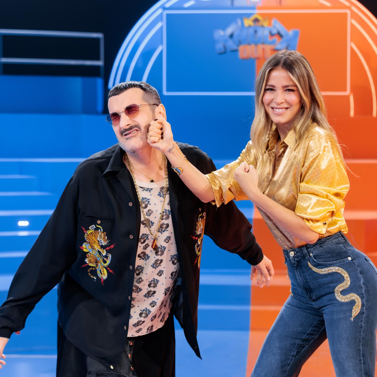 ParamountPlusIT's tweet photo. Diletta Leotta e Costantino della Gherardesca, conduttori di Knockout – Botte da Comici, già in clima da ring 🥊
A dicembre in esclusiva su Paramount+
#Knockout #ParamountPlus https://t.co/SwBDRRdR0T