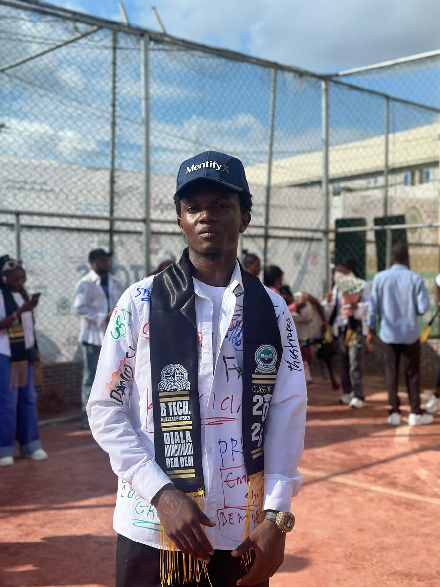 demdemdi_'s tweet photo. ON THE 25/09/2026, I SIGNED OUT FROM FUTO. ๐
5 YEARS OF ACADEMIC JOURNEY HAS FINALLY COME TO AN END, AND IโM STILL IN A STATE OF SHOCK THAT IโM GRADUATING WITH MY MATES. ๐ญ
#futo #signout #graduate #classof2026 #physics https://t.co/mKKWS6I9ex
