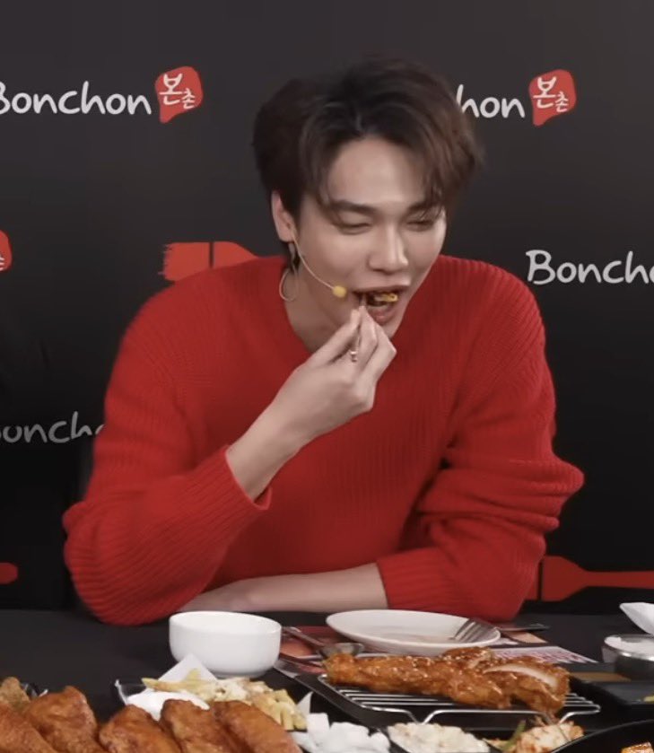 ImbunnyJ's tweet photo. นักรบตะเกียบอู้ส 🥢 ที่ไหนมีจอมโจร ที่นั่นมีอู้ด อู้ดจะจัดการปราบให้หมด💥 จอมโจรราเมง จอมโจรแกงกะหรี่ คนร้ายหมูสับแดงๆ อู้ดจะจัดการมันให้หมดด้วยอาวุธคู่ใจ ตะเกียบอู้ด🐽🍜 ง่ำๆๆๆ https://t.co/AMVafjLsav