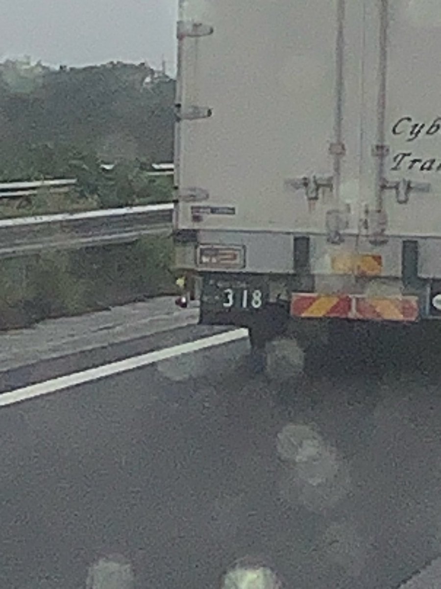 sin8nxp's tweet photo. 速度制御装置義務化の意味を理解不可能な運送会社の見本　cyber Transport様違法？特殊？管理不行届？全部なんやろね。タコメーターにキロされない特殊なデジタコ使用されてます⁇それもと速度は黙認？死人出てないやんねーw殺したら速度守るわ。何年が限定で。コレが運輸局　トラック協会 https://t.co/JNRFoNFM92