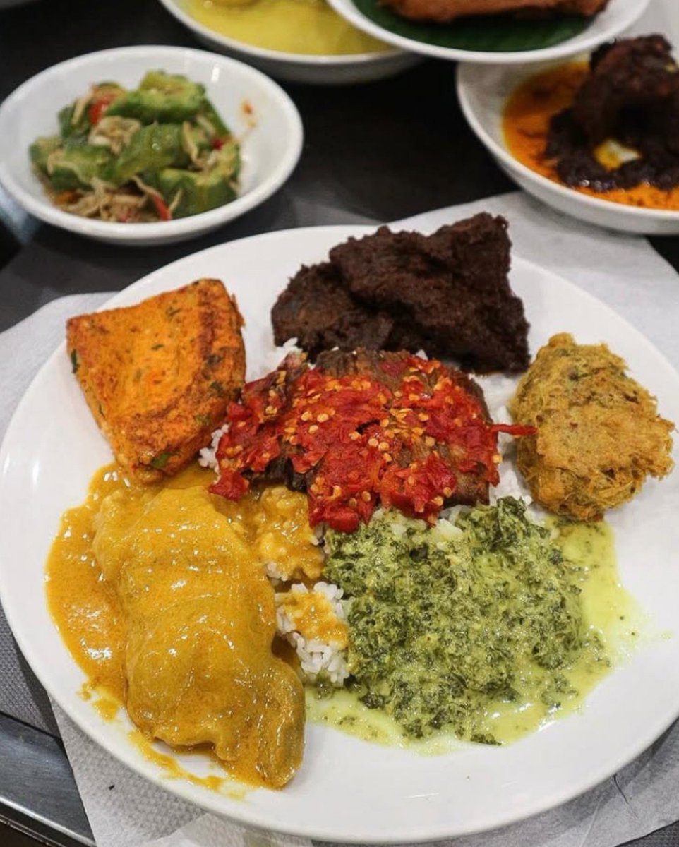 nadifasl's tweet photo. kalau disuruh pilih, kalian lebih suka mie ayam atau naspad?? https://t.co/6W3pD7gBtf