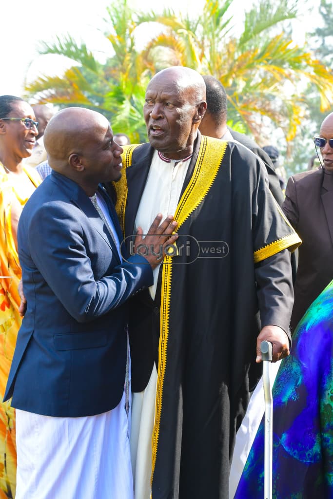 TayariWestTV's tweet photo. Hon. @ZambaaliBulasio shares a light moment with the Omusuuga of Tooro Kingdom, Prince Charles Kayondo Kamurasi at St. John’s Cathedral in Fort Portal.

📸:@Adolf4shizo 
#TayariWestUpdates https://t.co/46rfopouU1