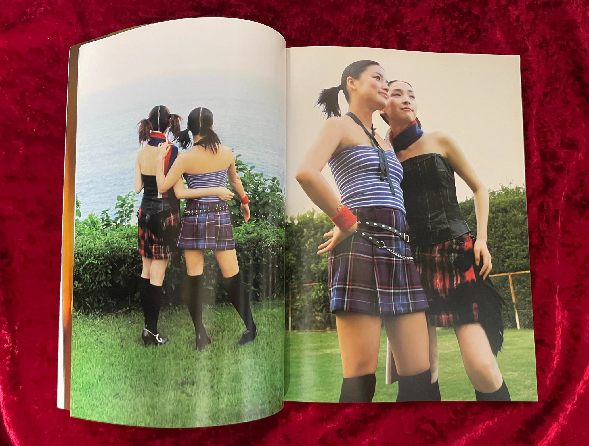 【直筆サイン】Sweet Female 麻生久美子 桃生亜希子 中野裕之 写真集 幻想系古本屋 古書ドリス on X: 