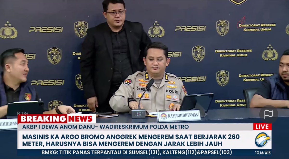 Izzadin_Sabani's tweet photo. BABI, MEMANG BABI COKLAT YANG SATU INI!

POLISI, OHH POLISI......

Ini saat bikin keputusan sambil nyabu kah?
Atau mereka suruh AI untuk merangkum hasil investigasi KNKT. https://t.co/XVPJJdVTBx
