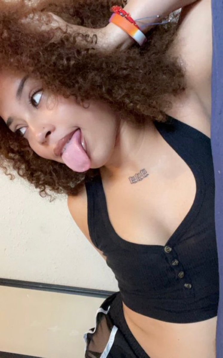 nicholebaby11's tweet photo. Who’s down for some fun🍑🍆 HMU on telegram https://t.co/Qdj6zLqDZL https://t.co/y8gWbLPq56