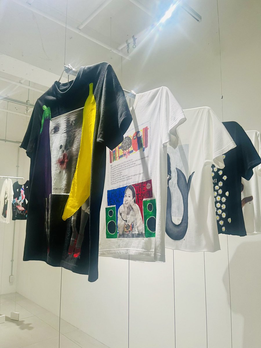 bura_talby's tweet photo. EXHIBITION ONCE ON -KK ON STAGE, Ed ON TEE@TEN10
キョンキョンがツアーで来たTシャツにEd TSUWAKIがペイントした一点ものの展示販売。もう全部が可愛くて手に入れたくなった。飾る場所無いので買わないけど。配布された図録がまた充実の内容で大満足。#onceon #小泉今日子 https://t.co/UfquQHS9UT