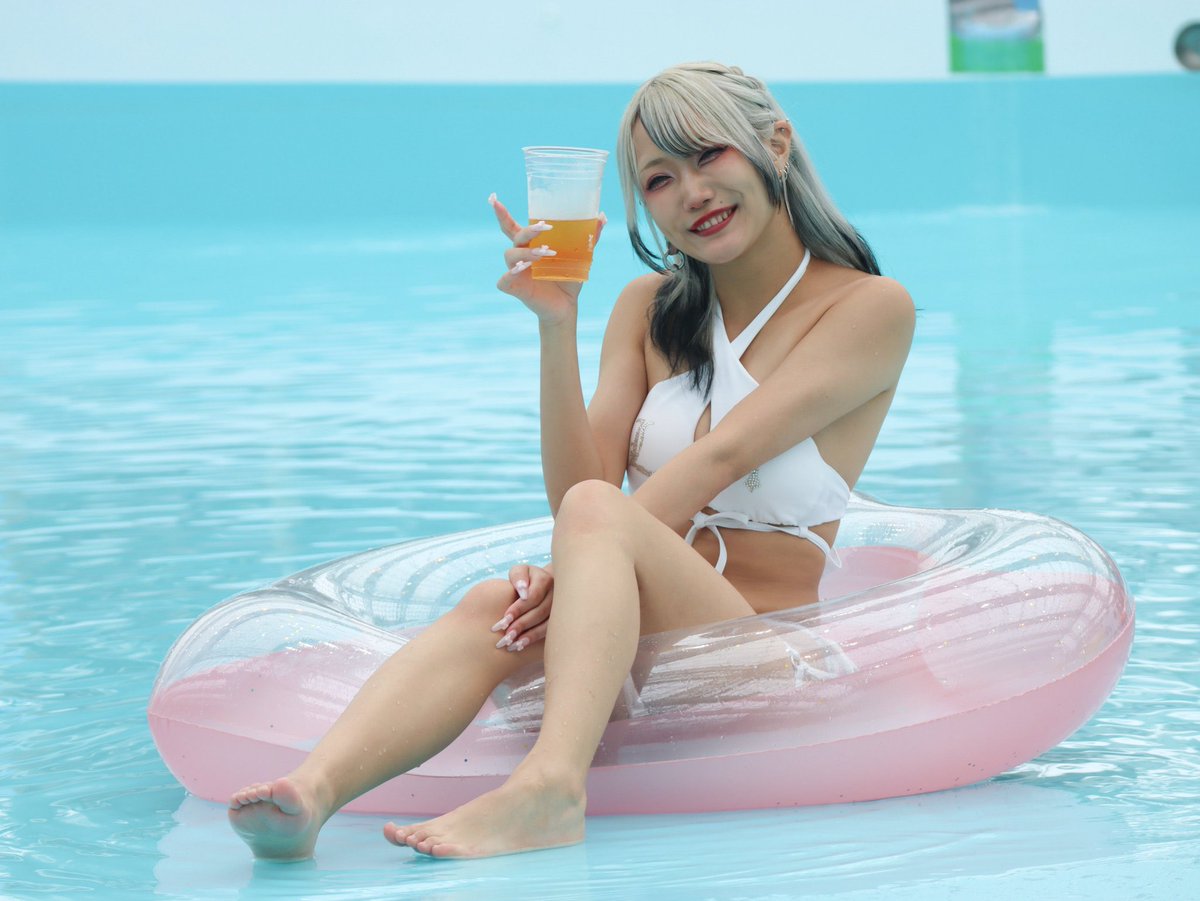 wachacha_lili's tweet photo. ビール貰った瞬間その日1番の笑顔でた

#近代麻雀水着祭2026
#いかなきゃキンマー https://t.co/xIlY8yxsfo