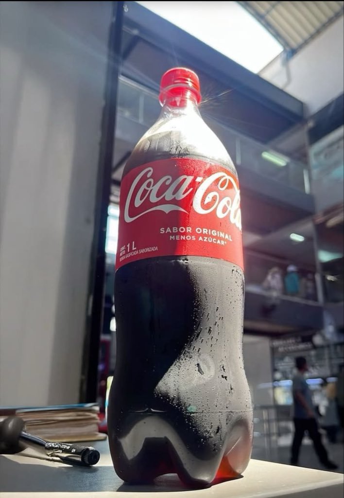 JoJom_5's tweet photo. Choose one 
Coke.                        Or.                    Pepsi https://t.co/3ySeCV7P3F