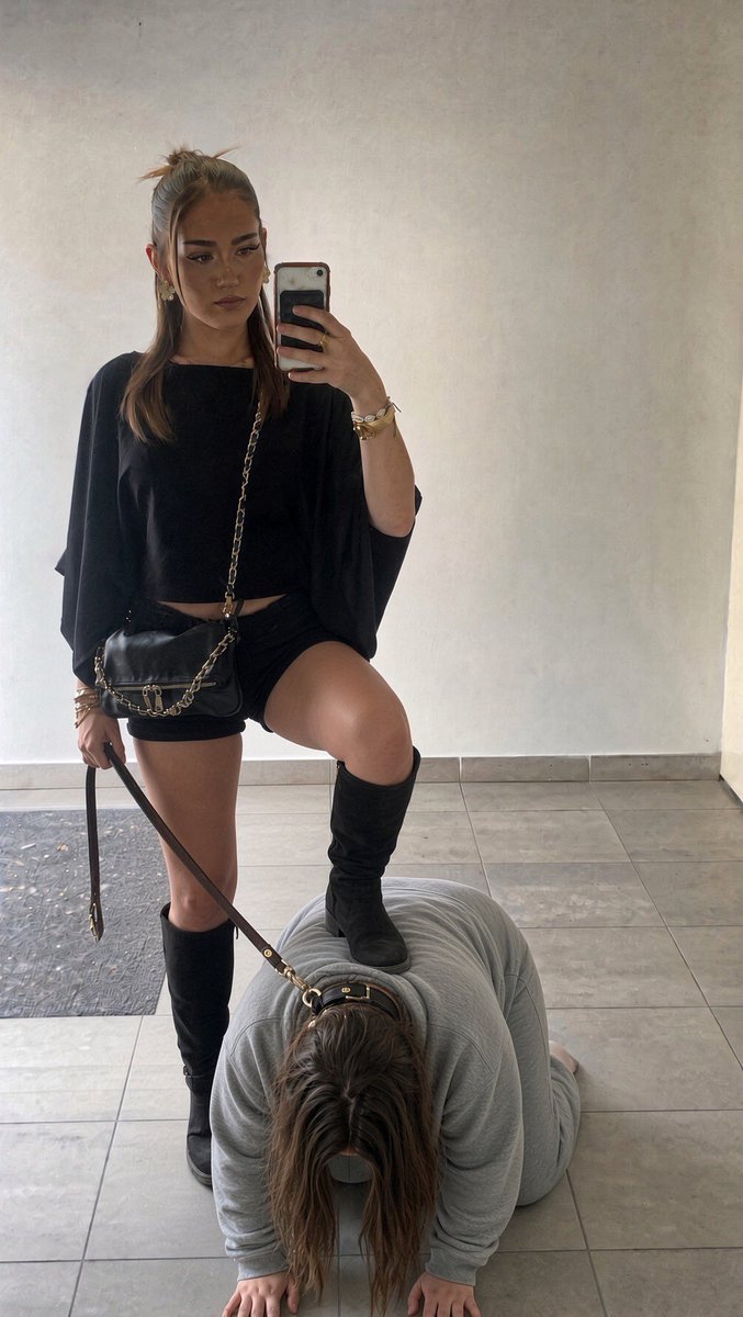 deessecandyy's tweet photo. Les gars petit update sur Cory 
Faut savoir que Cory a la base elle assume vraiment pas ça place, bon elle kiffe mes ieps mais elle a tr eu du mal à l’assumer en public
Ça fais 3 mois que je travail sur ça avec elle (nombreuses dispute) mais là je crois qu’on tiens quelque chose https://t.co/5L6HZeCqTG