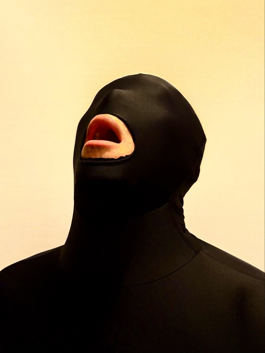 melopoan's tweet photo. So horny.
Can someone help me… the zipper? https://t.co/FPujbq8lgM