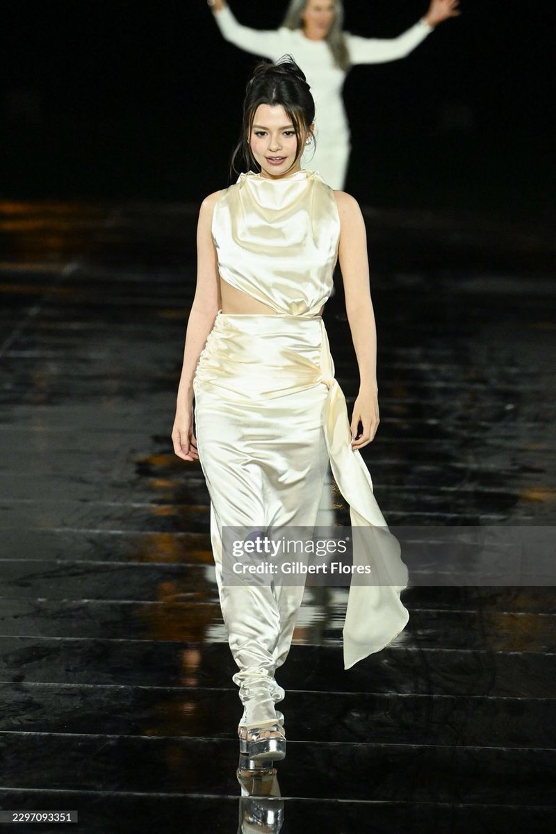 in_lovewithbb's tweet photo. นางฟ้าบนรันเวย์🧎🏻‍♀️🧎🏻‍♀️🧎🏻‍♀️

REBECCA LE DEFILE LOREAL PARIS26
#LeDefileLOrealParis2026xBecky 
#beckysangels https://t.co/ghhMPvPNyy