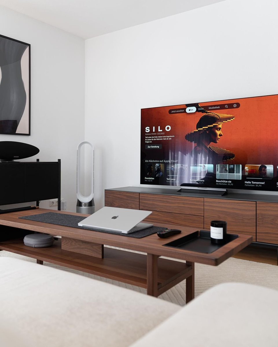 GentlemenxStyle's tweet photo. A cozy mix of entertainment, comfort, and personal taste. https://t.co/1GQvCRu1Nt