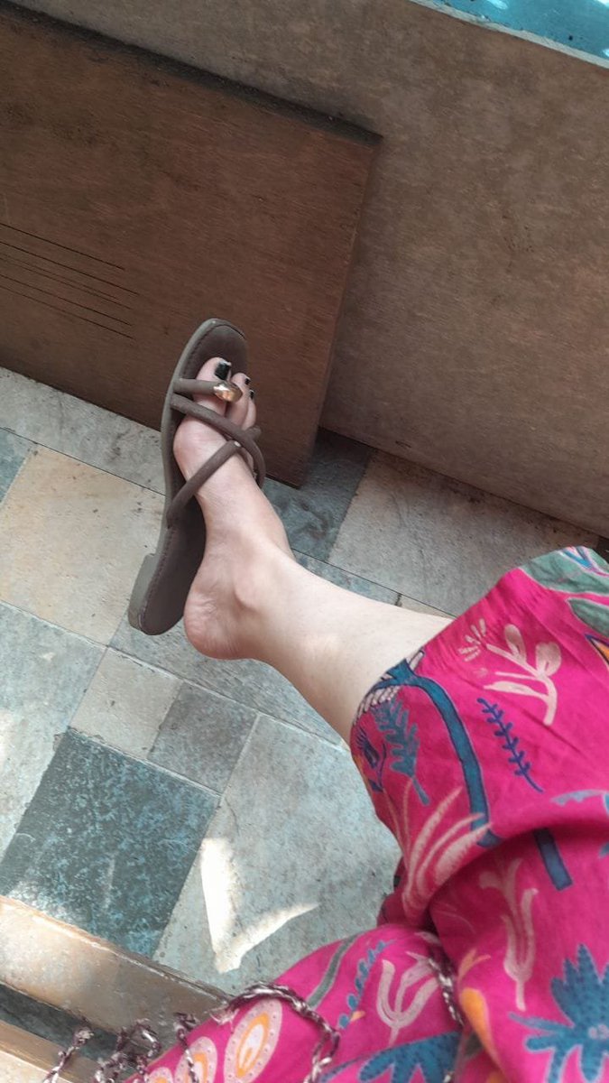 backupfanaah's tweet photo. Powerfull muslim girl crosslegs https://t.co/0v6TbPfLXj