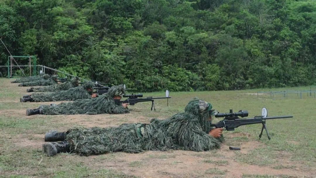 marjor_94's tweet photo. “Zai Shun swings the sniping rifle—what a precise and smooth move!”， https://t.co/sWB4Yy3AIn