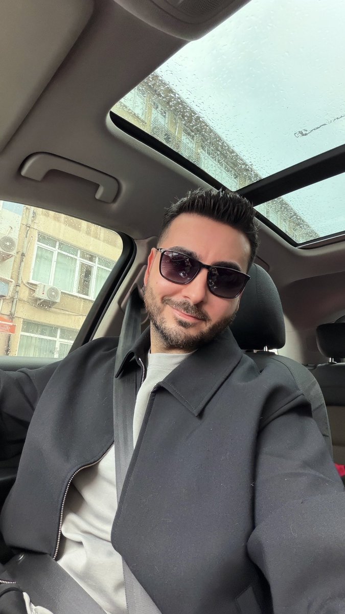 anlcrrr's tweet photo. Bugün geç günaydınnnn😎 kliniğe doğru🚗 https://t.co/0FBpX2l5GT
