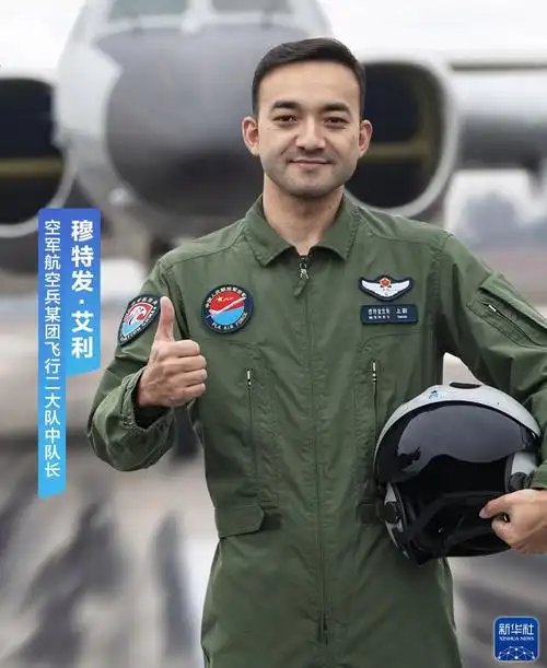 Jueshengshenlan's tweet photo. 老挝。
班根机场。
人民解放军进驻。
从此刻起，中南半岛，马六甲，尽在我战机作战半径之内！
是的！
国庆前一天，中国终于迈出了历史性的，伟大的一步！
迂腐的旧窠臼，见鬼去吧！
帝国的黎明，就要到来！！！
MCGA💪🇨🇳⚡⚡ https://t.co/wh56SLnrCr