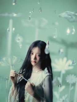 _iluvlevi_'s tweet photo. @honiiebb @Anyapperx ur calling it natural and youthful js cuz their outdoors?😭 and wtf do u mean by dreamlike nothing abt both photographs is dreamy. illit has a set of “super me” photographs in which they show their dreamy side https://t.co/i1h4ciIlLZ