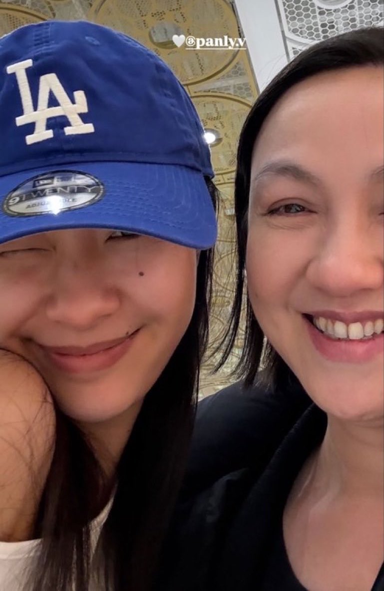 LLLorm's tweet photo. Mae Koy sending encouragement to Milk🫠 Mae Koy and Milk are cute tgt🤏🏻

Mae Koy: ❤️
Milk: Kiss😘 (As an admiration)

#OrmKornnaphat
#Dior #DiorSummer27 
#LingOrmDiorSummer27 #MilkPansa https://t.co/2694cZhAzO