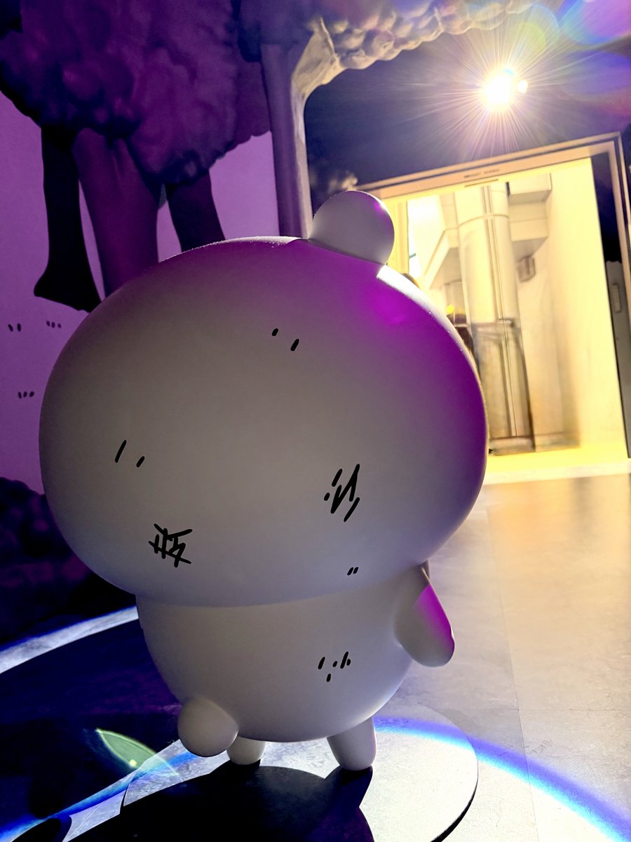 himallhima's tweet photo. ちいかわパーク、今日で5回目とかだったしハロウィングリとグッズ目当てだったのもあって展示物はもう充分過去に撮ってるしなーと飛ばしてたんだけど…それでもグリ前に撮ったちいちゃんが最高に良かったので。何度来てもやっぱ楽しめるなと実感した。 https://t.co/V9sh5KJlsN