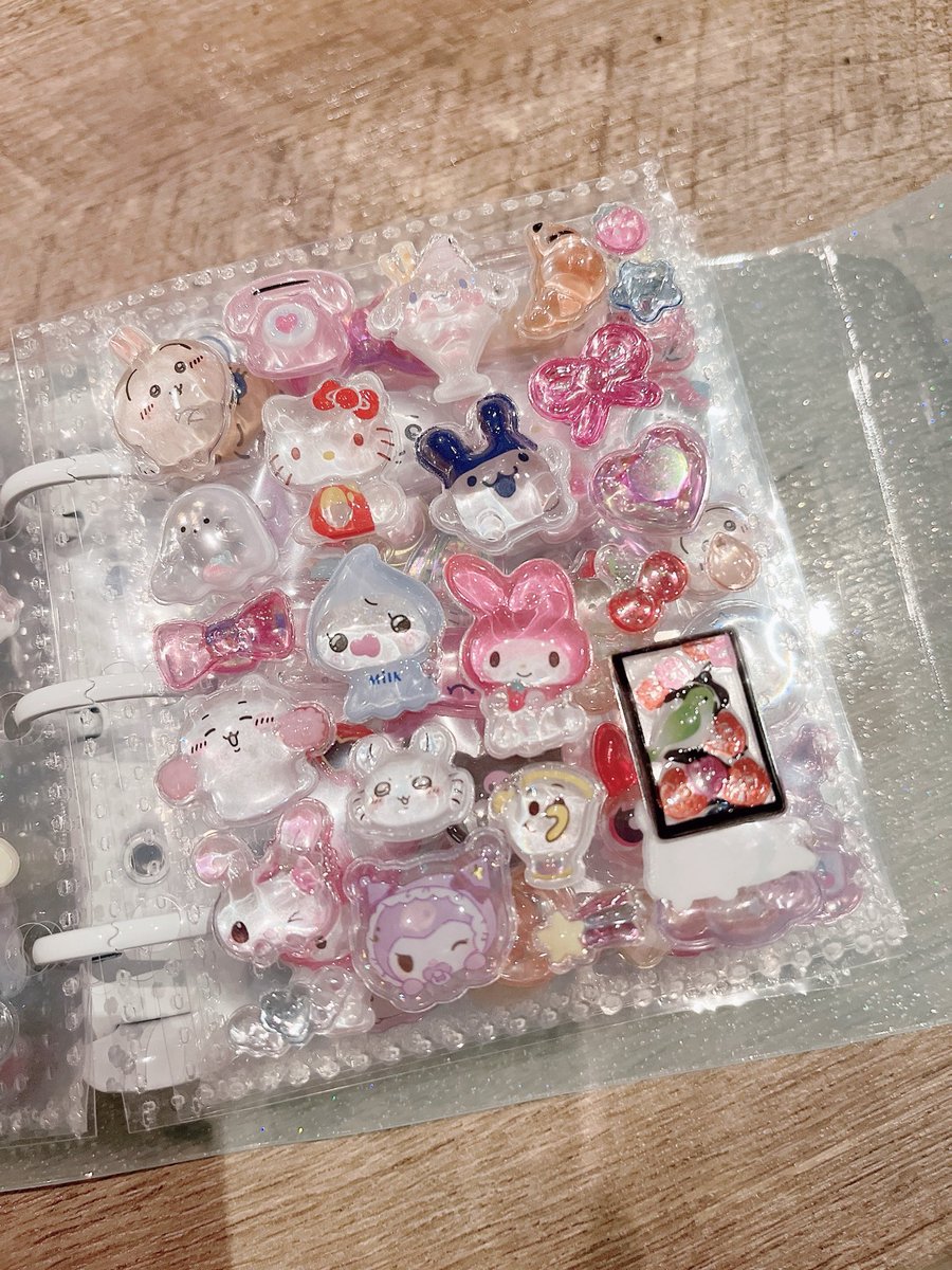 hikachan1126's tweet photo. ありさちゃんに貰ったシールはどれでしょう？？？🐷🦎💭💭❣️
#初めてのシール交換 https://t.co/TfS22MEQhu