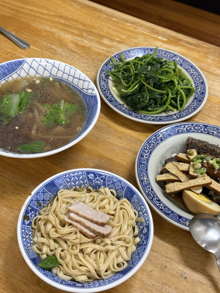 NagiDaNTeS's tweet photo. 高雄最好吃的外省麵！！！
而且下午沒有休息 超讚☺️ https://t.co/t3be9MrBAA